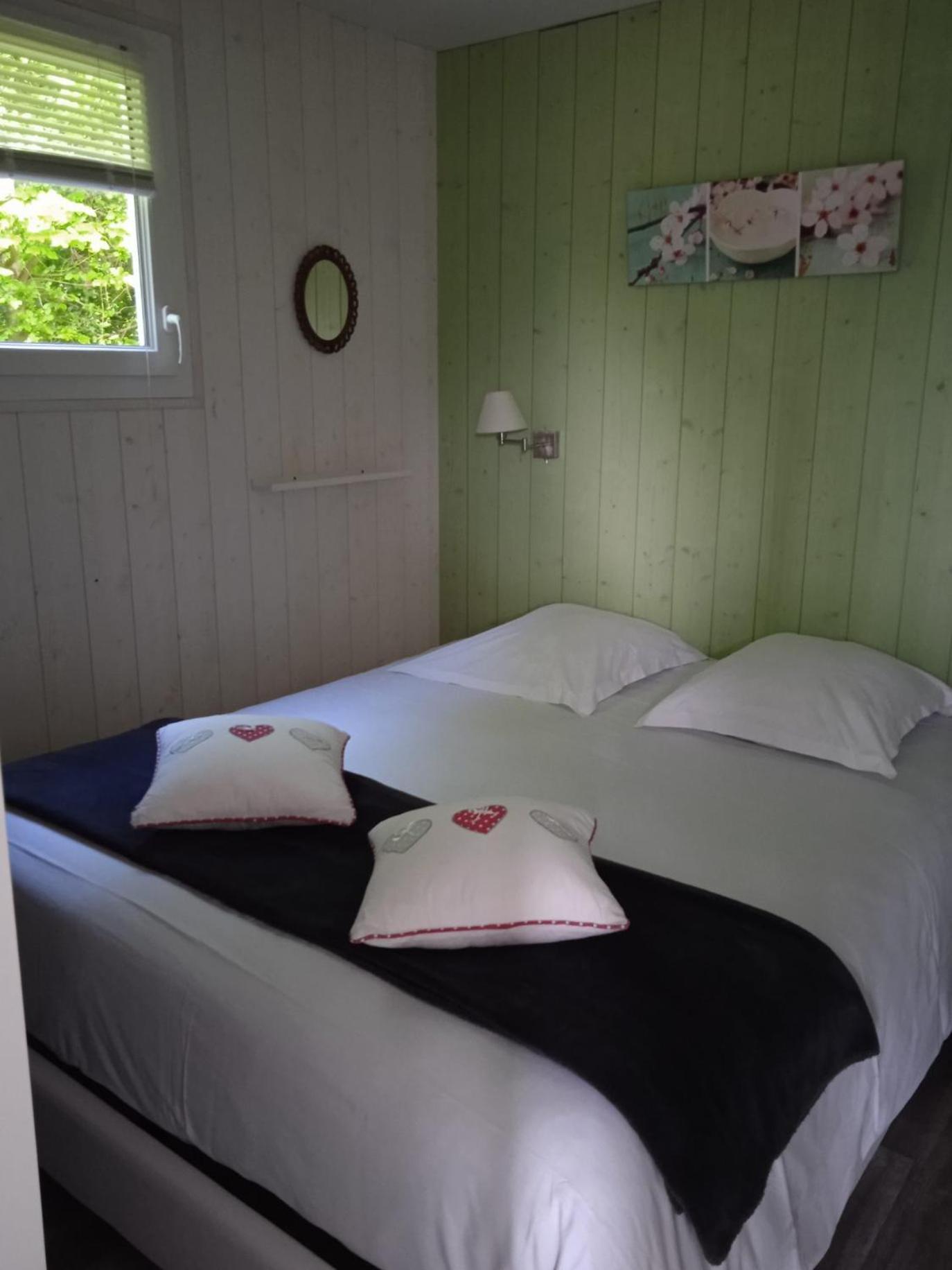 Les Cabanes Du Lac Vandre Ngoại thất bức ảnh