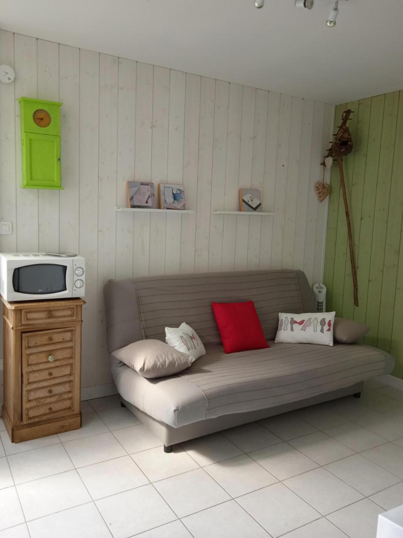 Les Cabanes Du Lac Vandre Ngoại thất bức ảnh